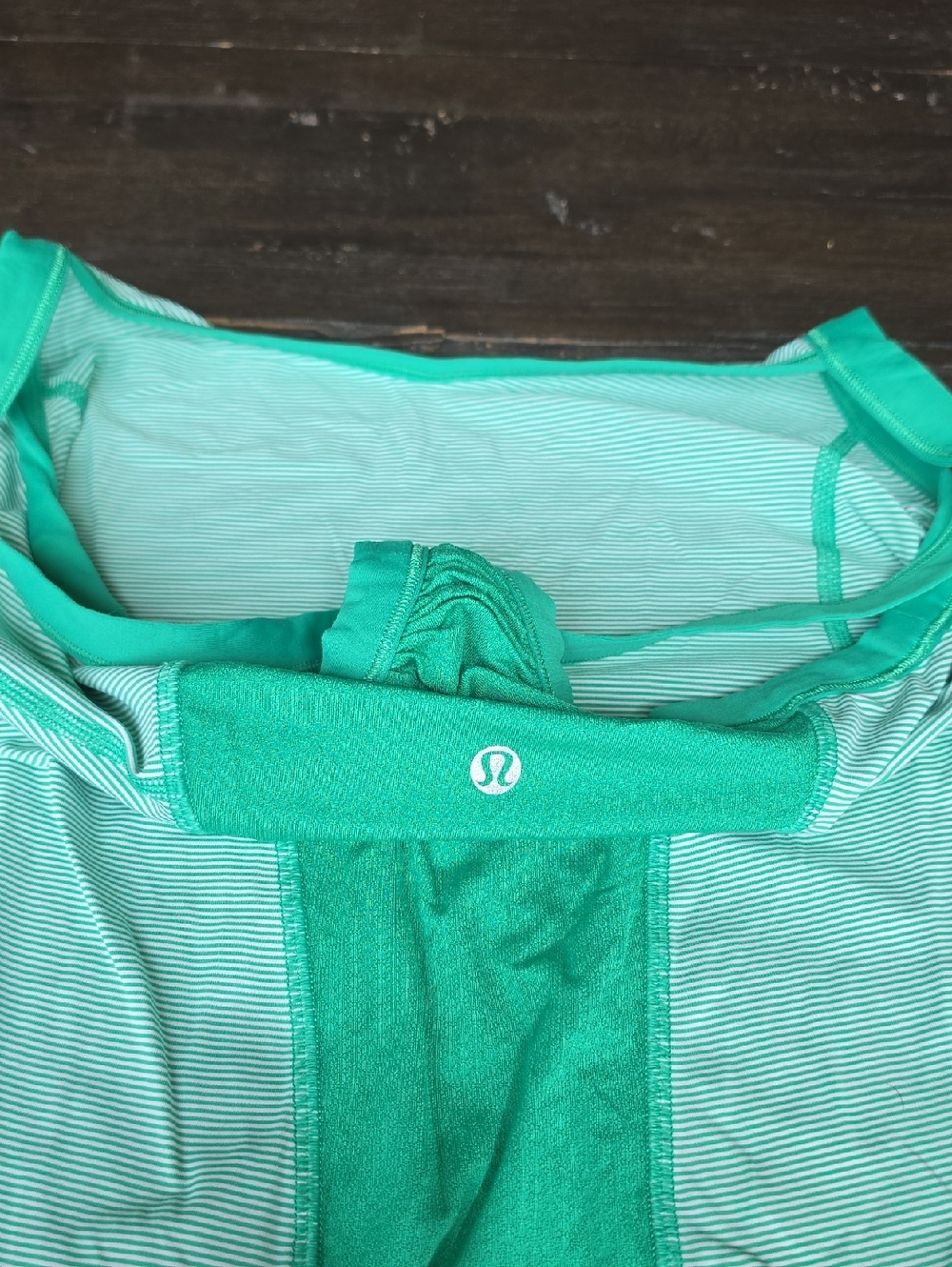 (10) Lululemon Kelly Green Striped Athletic Tank Top Light Fresh Athleisure - Picture 7 of 7